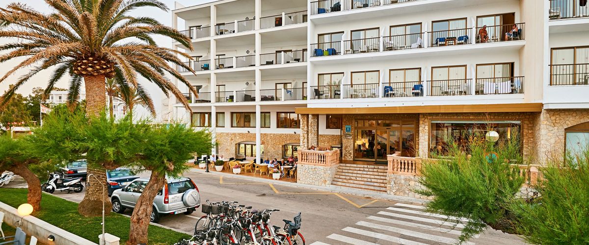 teren hotelu, budynek główny