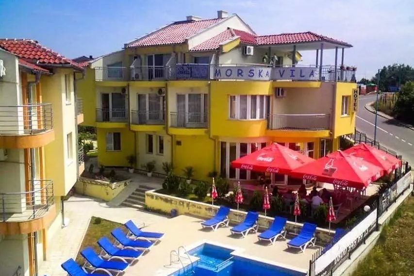 obiekt, teren hotelu, basen