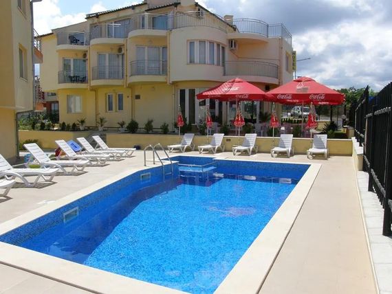 obiekt, teren hotelu, basen