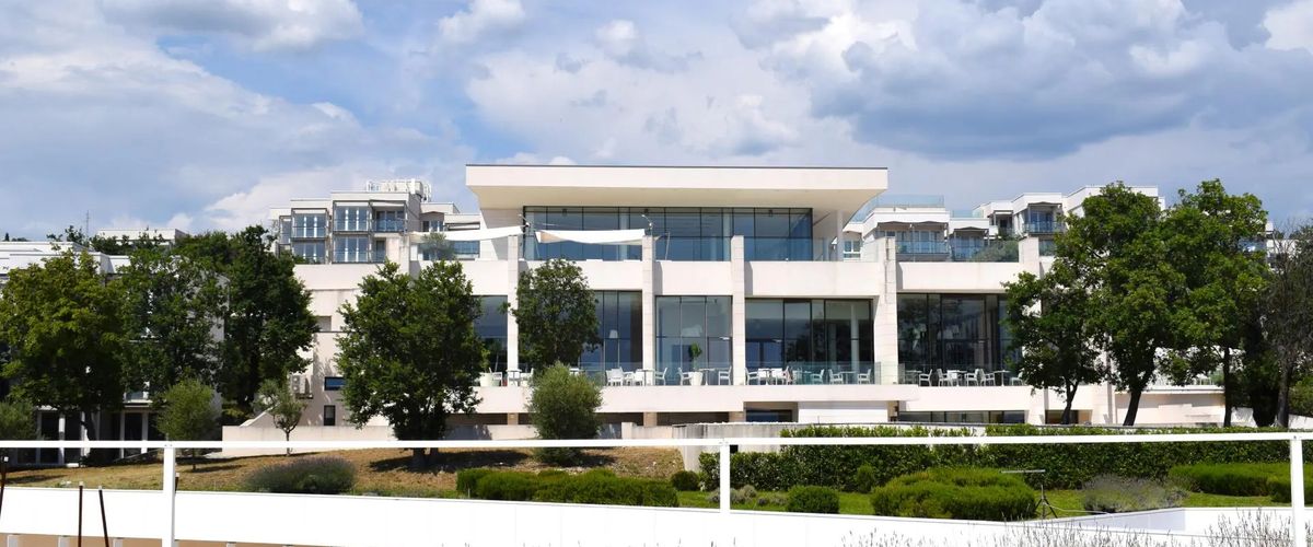 obiekt, teren hotelu