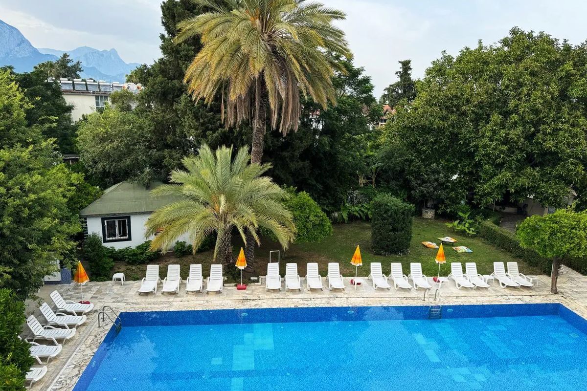 góry, teren hotelu, basen