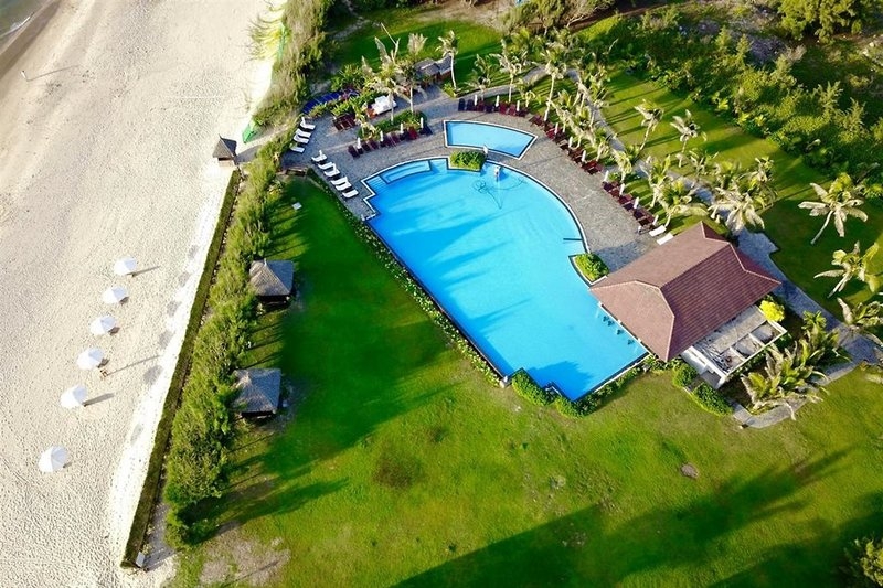 teren hotelu, basen, plaża