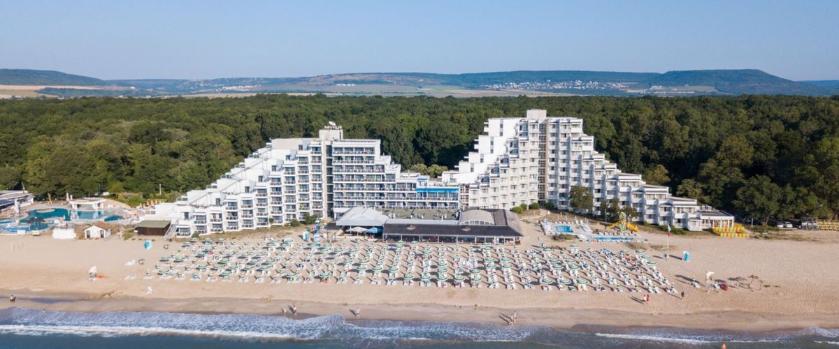 budynek główny, teren hotelu