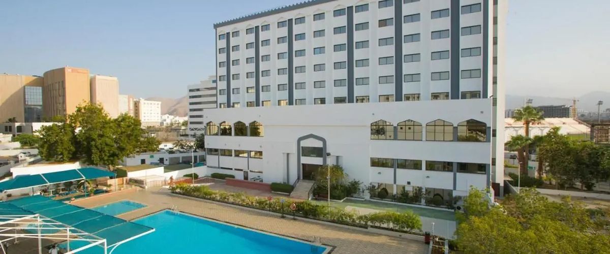 basen, budynek główny