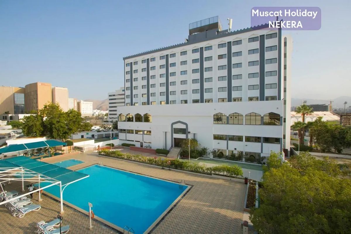 basen, budynek główny