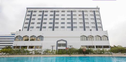 basen, budynek główny