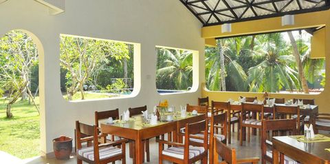 teren hotelu, basen, restauracja