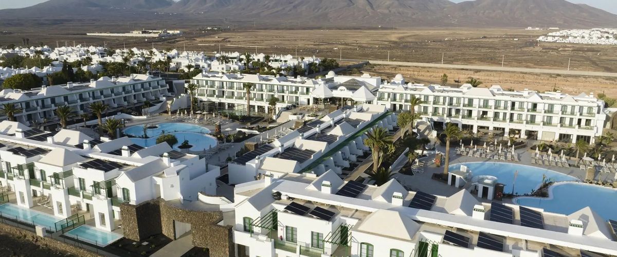 obiekt, teren hotelu, basen