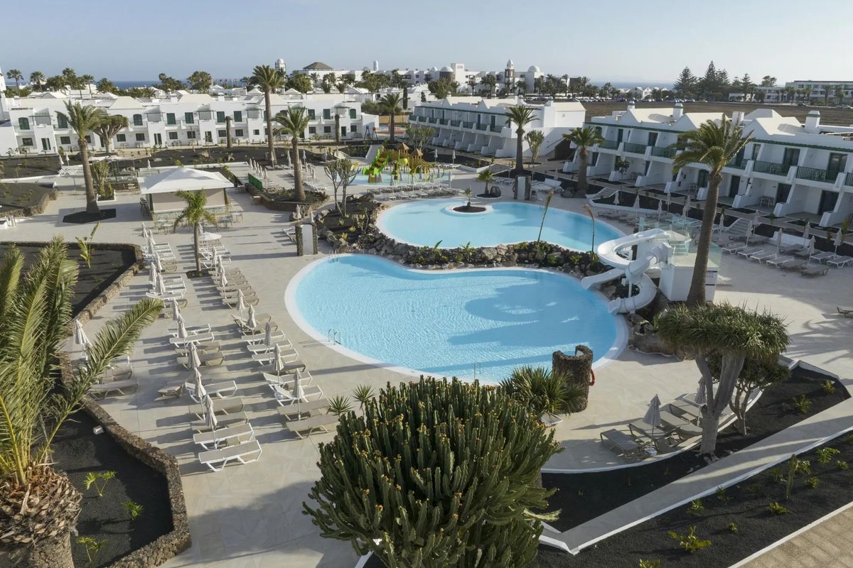 obiekt, teren hotelu, basen