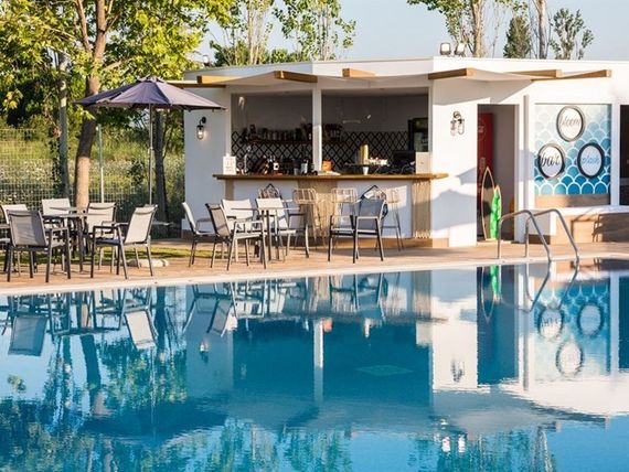 basen, pool bar