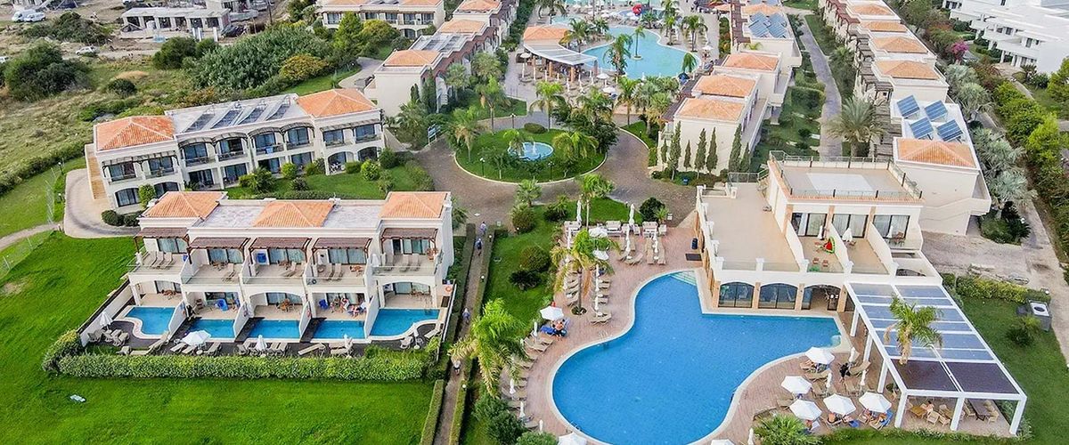 obiekt, teren hotelu, basen