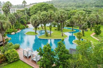 Naithonburi Beach Resort