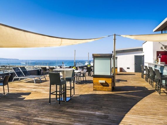 beach bar