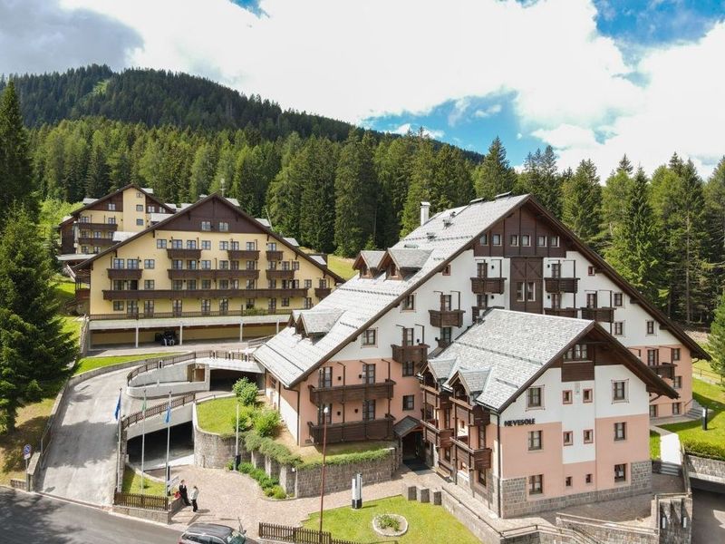 Nevesole Resort
