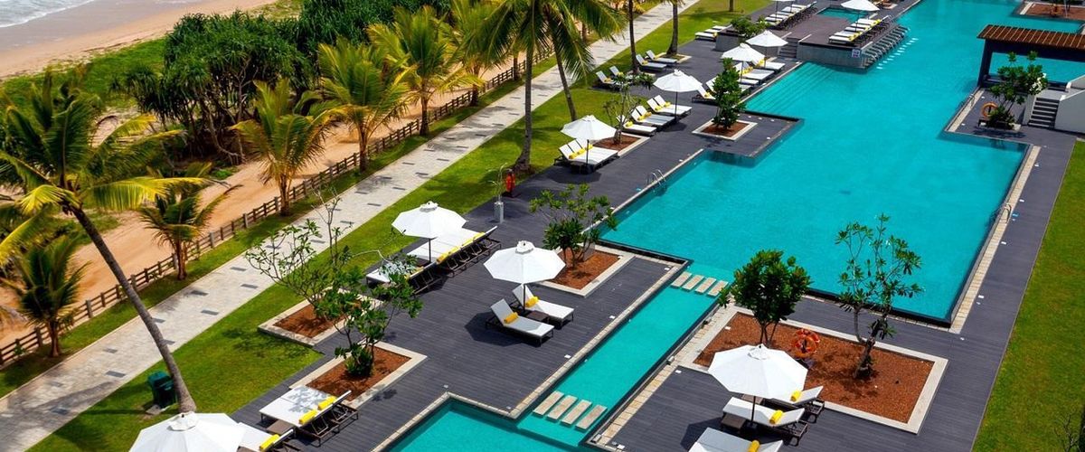 teren hotelu, basen, plaża