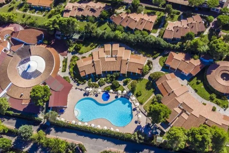 basen, teren hotelu, obiekt