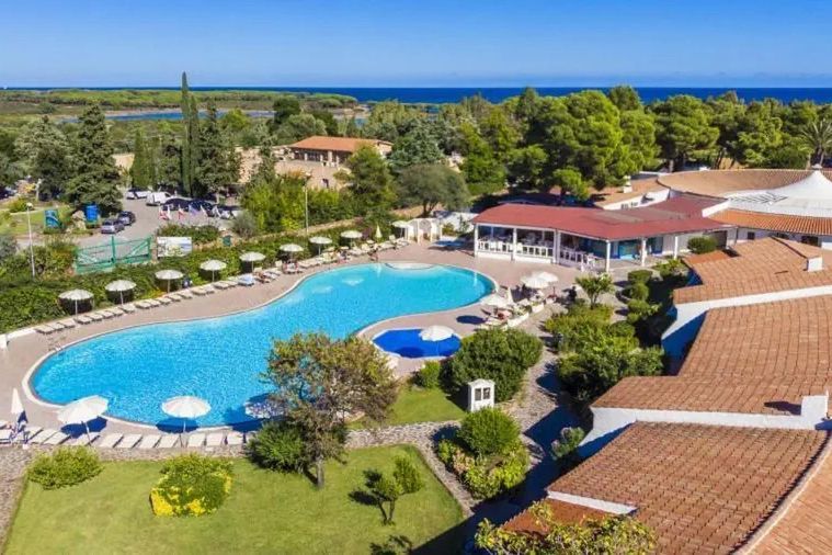 basen, teren hotelu, obiekt