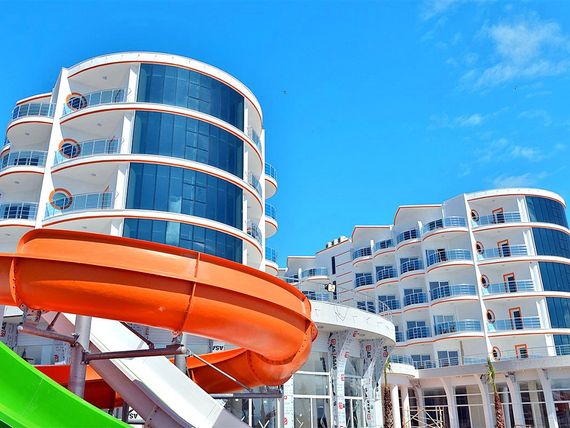 teren hotelu, zjeżdżalnia