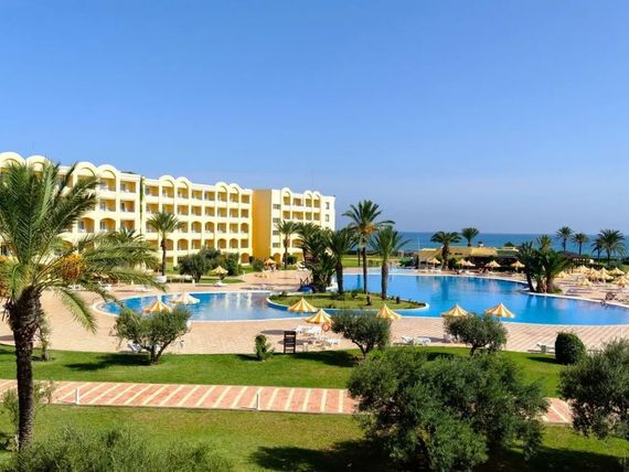 obiekt, teren hotelu, basen