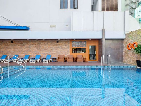 basen, pool bar