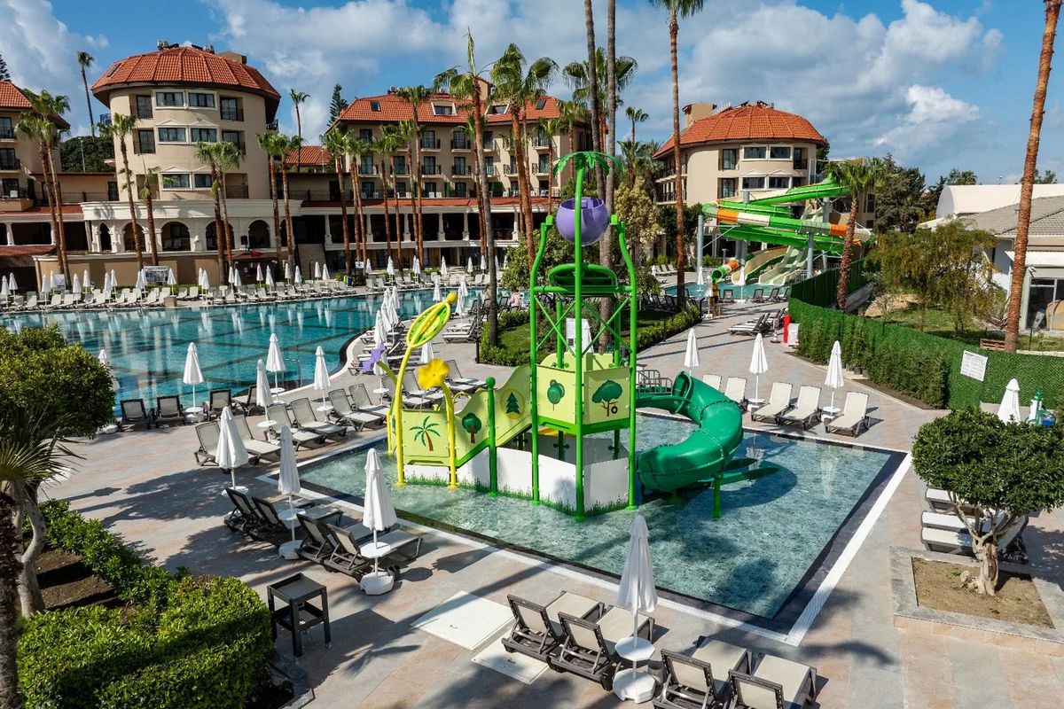 obiekt, basen, zjeżdżalnia