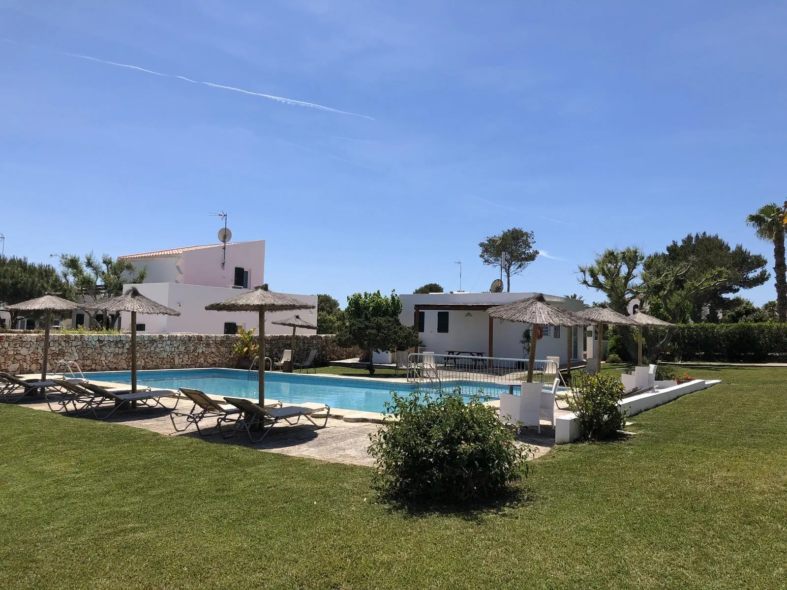 obiekt, teren hotelu, basen