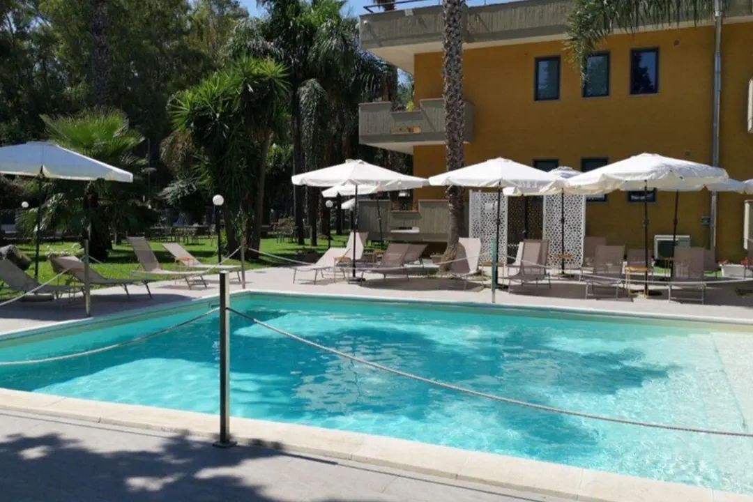 obiekt, teren hotelu, basen