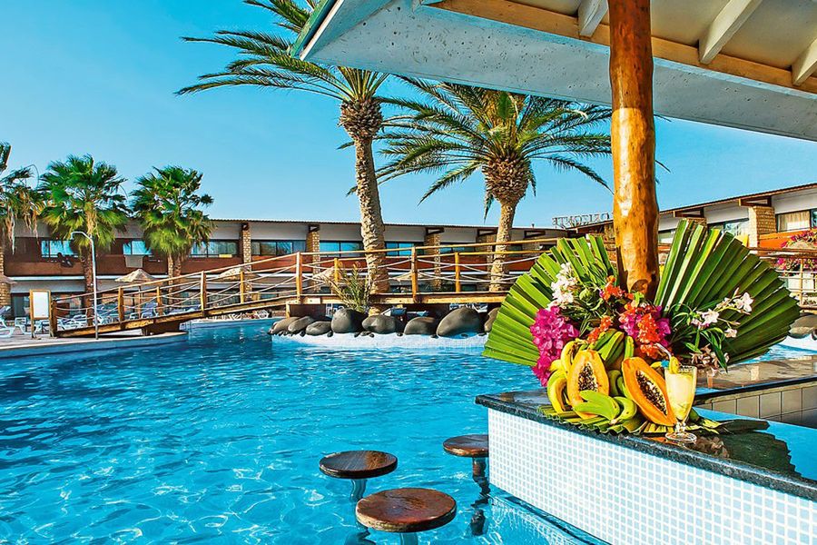 basen, pool bar