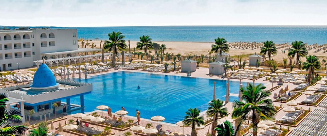 teren hotelu, basen, plaża