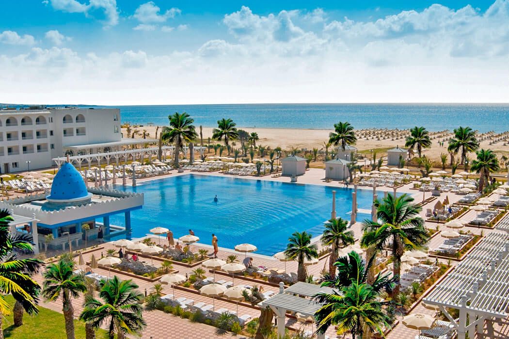 teren hotelu, basen, plaża