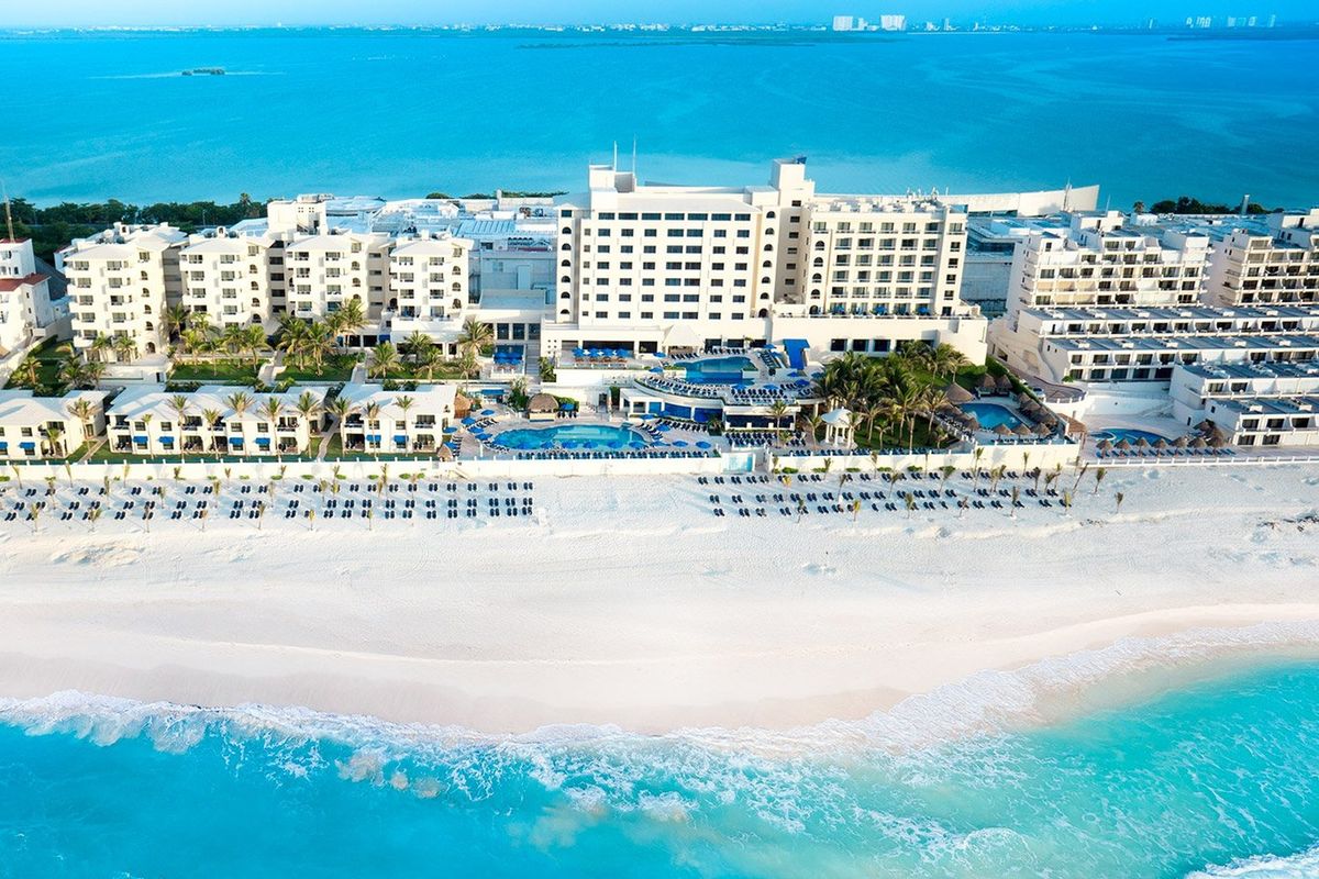 budynek główny, teren hotelu, plaża