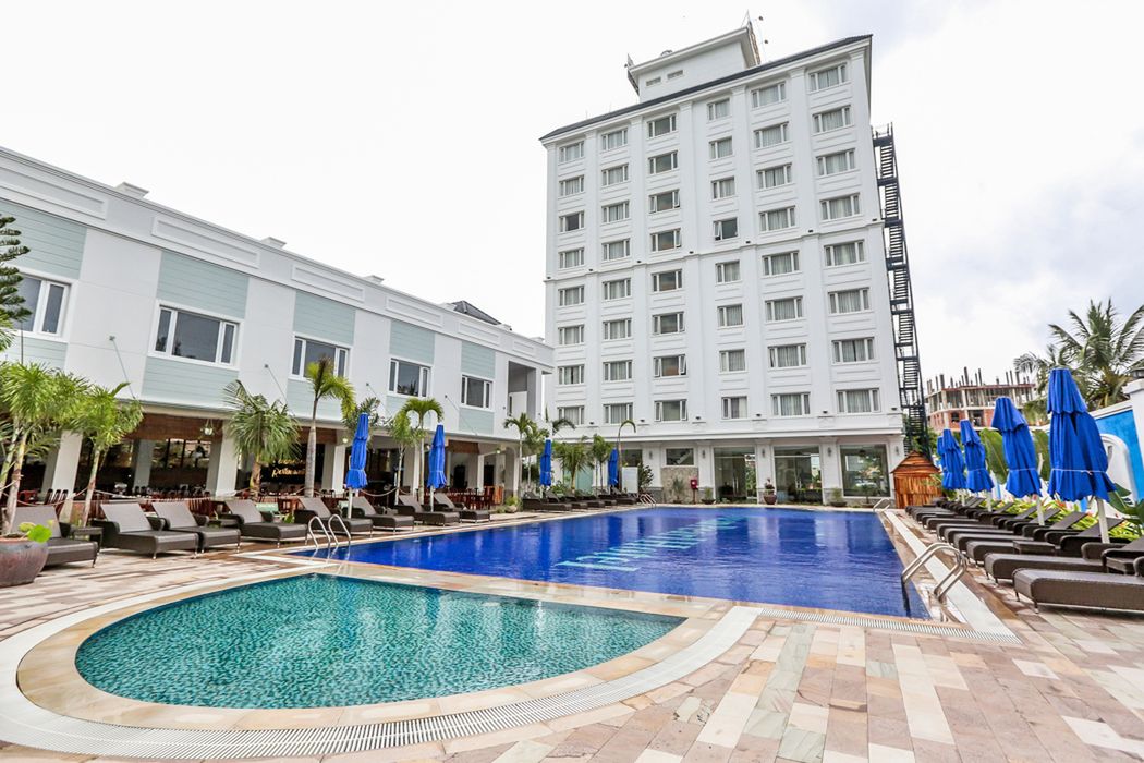 obiekt, budynek główny, teren hotelu, basen