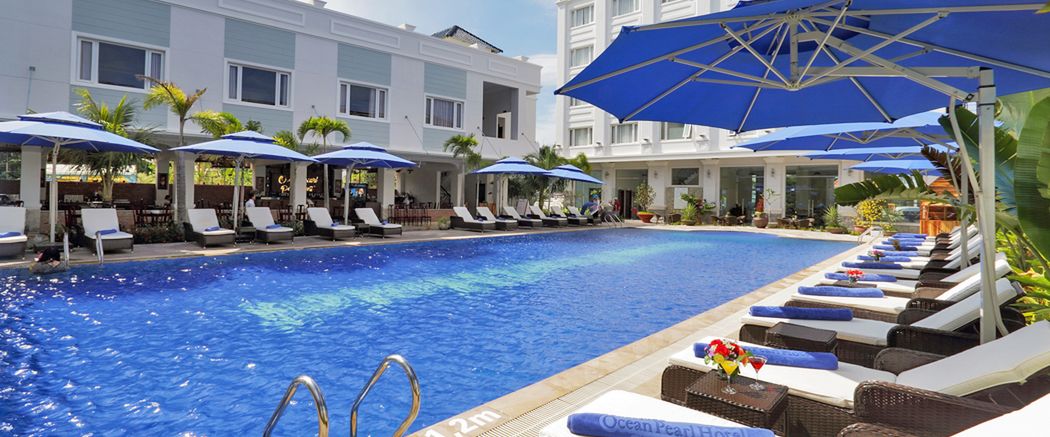 obiekt, teren hotelu, basen