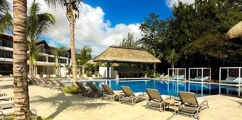 teren hotelu, basen, pool bar