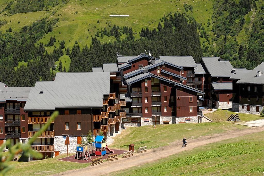 plac zabaw, teren hotelu, obiekt