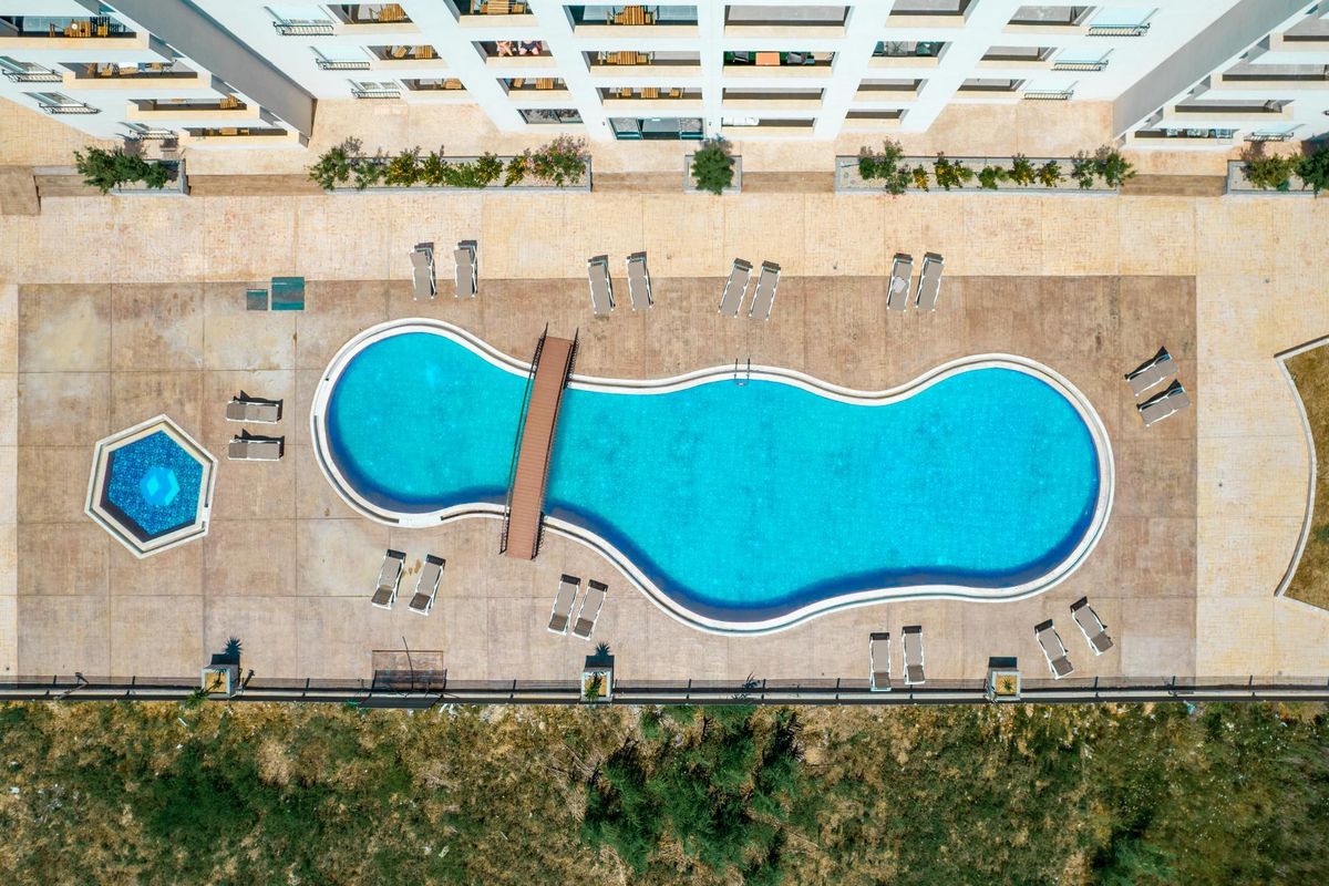 obiekt, teren hotelu, basen