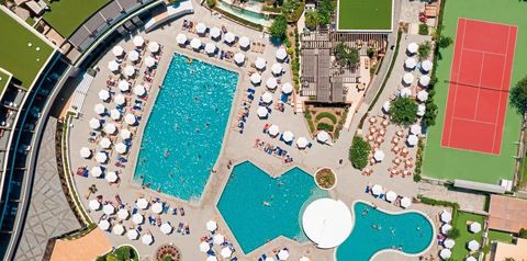 teren hotelu, basen, brodzik