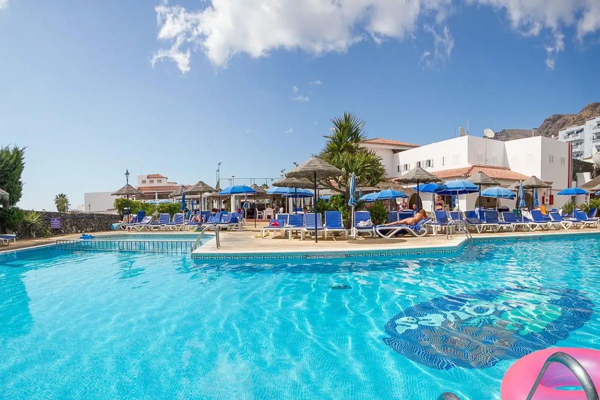 obiekt, teren hotelu, basen