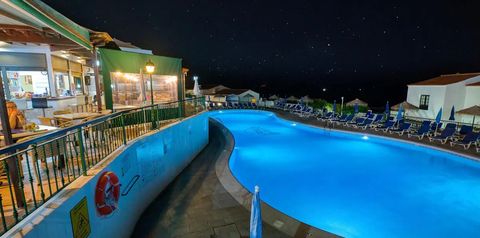 teren hotelu, basen, pool bar