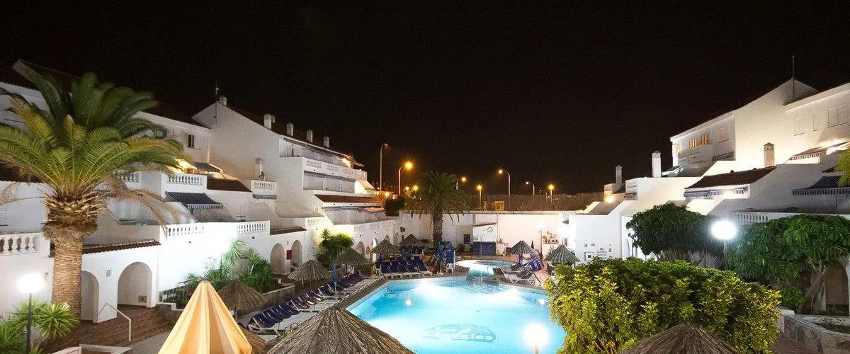 obiekt, teren hotelu, basen