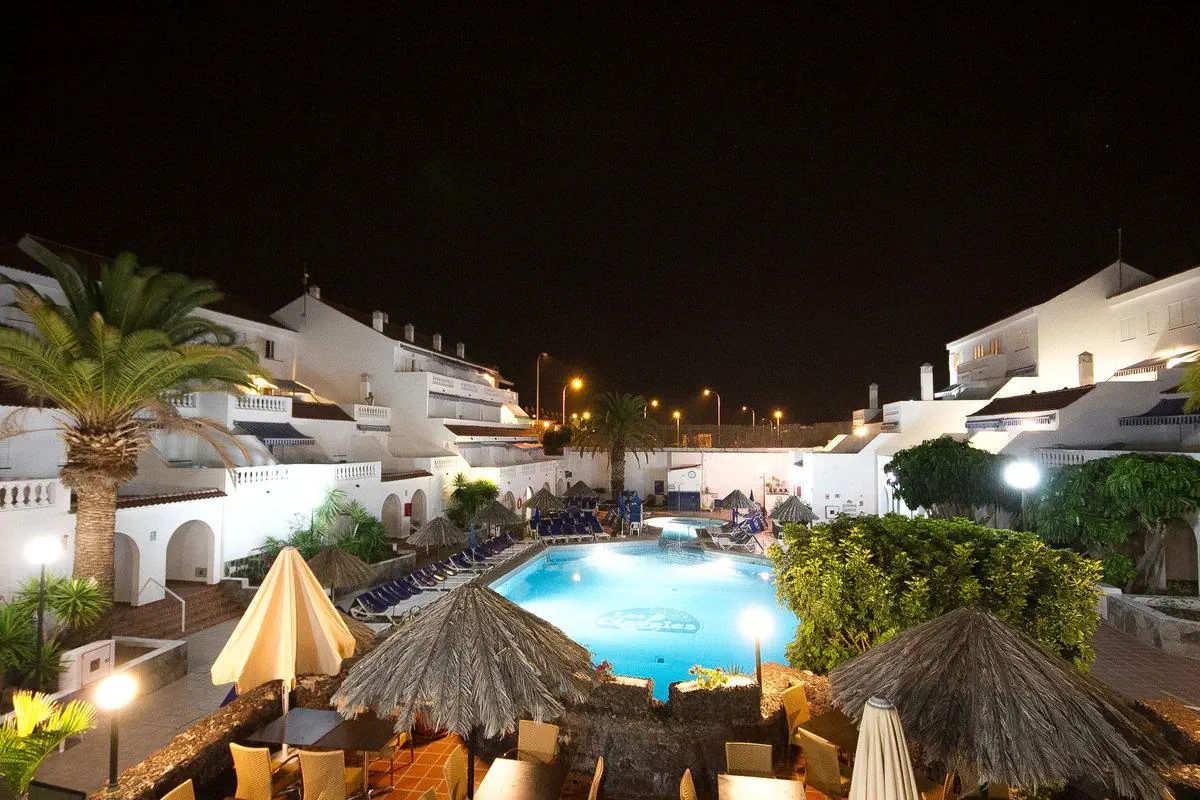 obiekt, teren hotelu, basen