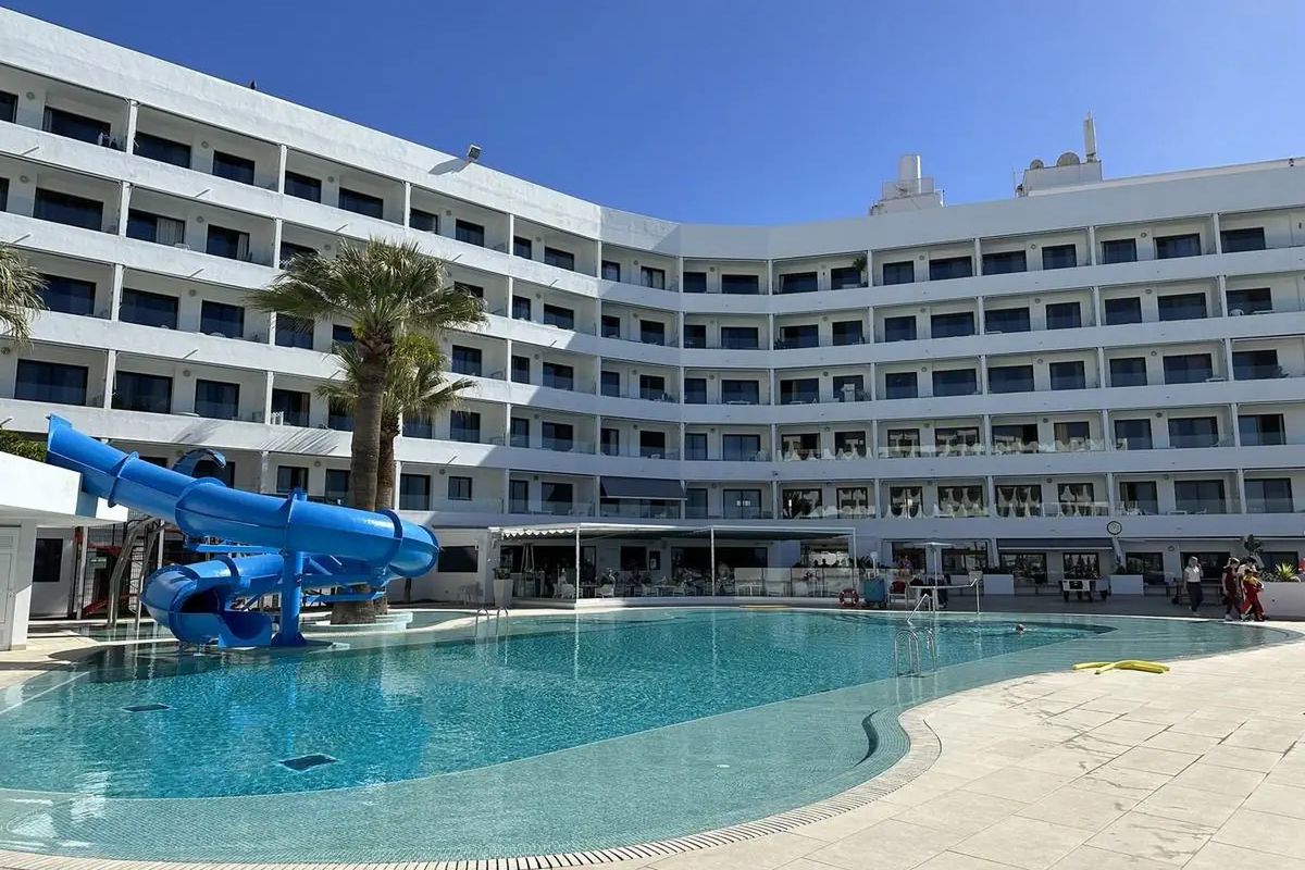 obiekt, basen, zjeżdżalnia