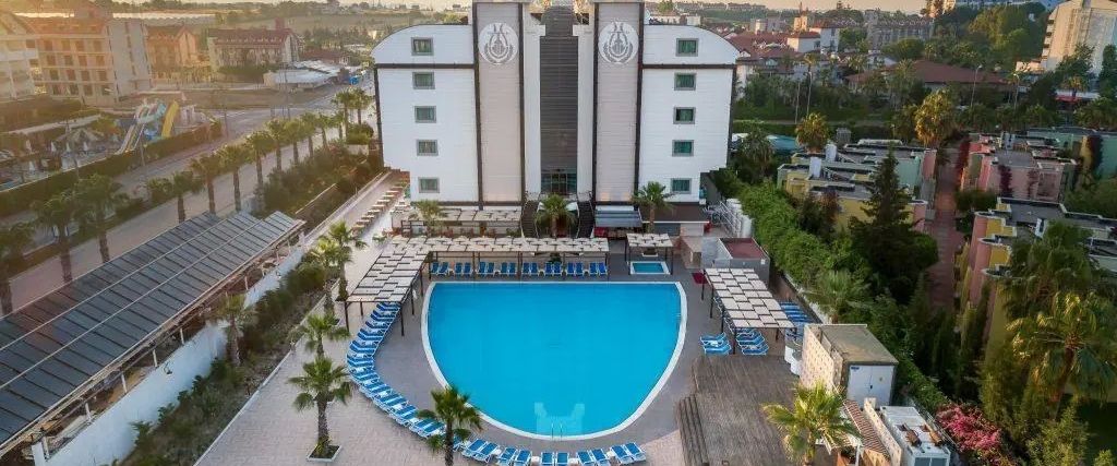 obiekt, teren hotelu, basen