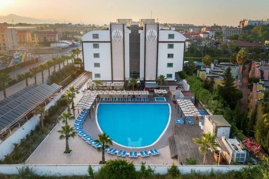 obiekt, teren hotelu, basen