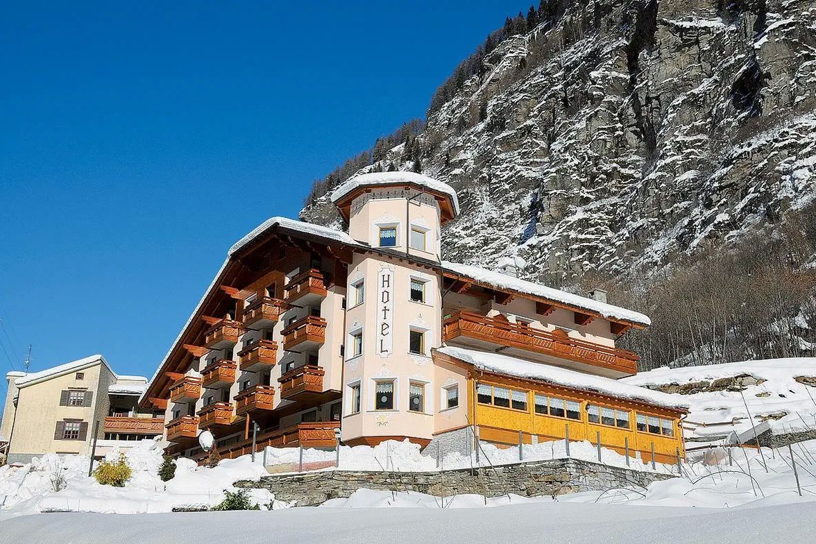 budynek główny, teren hotelu