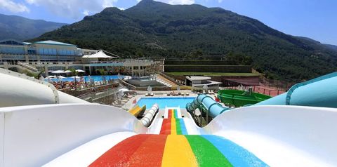 basen, zjeżdżalnia