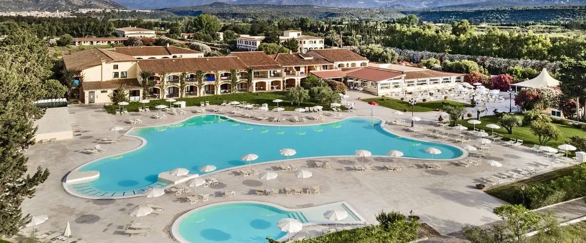 obiekt, teren hotelu, basen