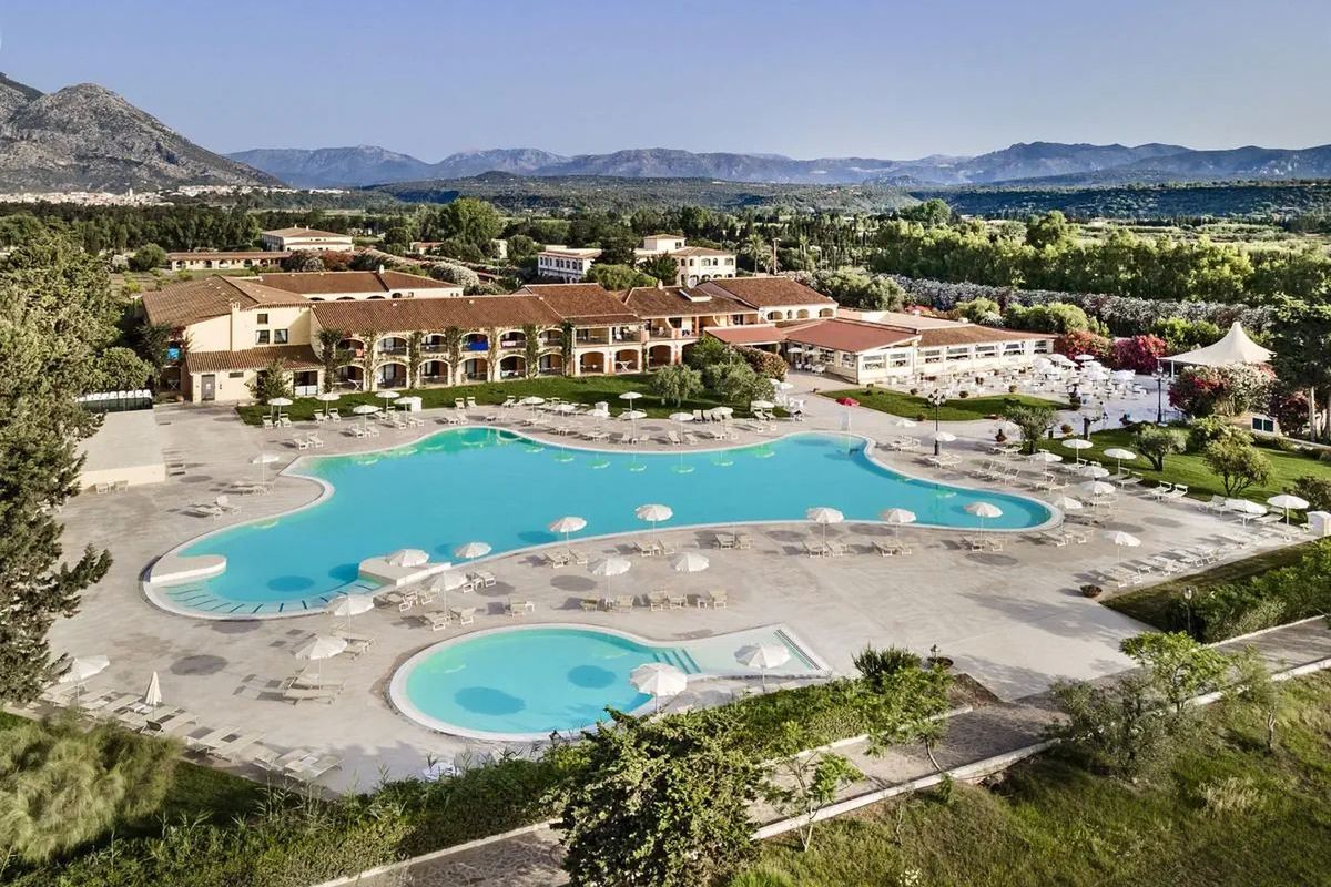 obiekt, teren hotelu, basen