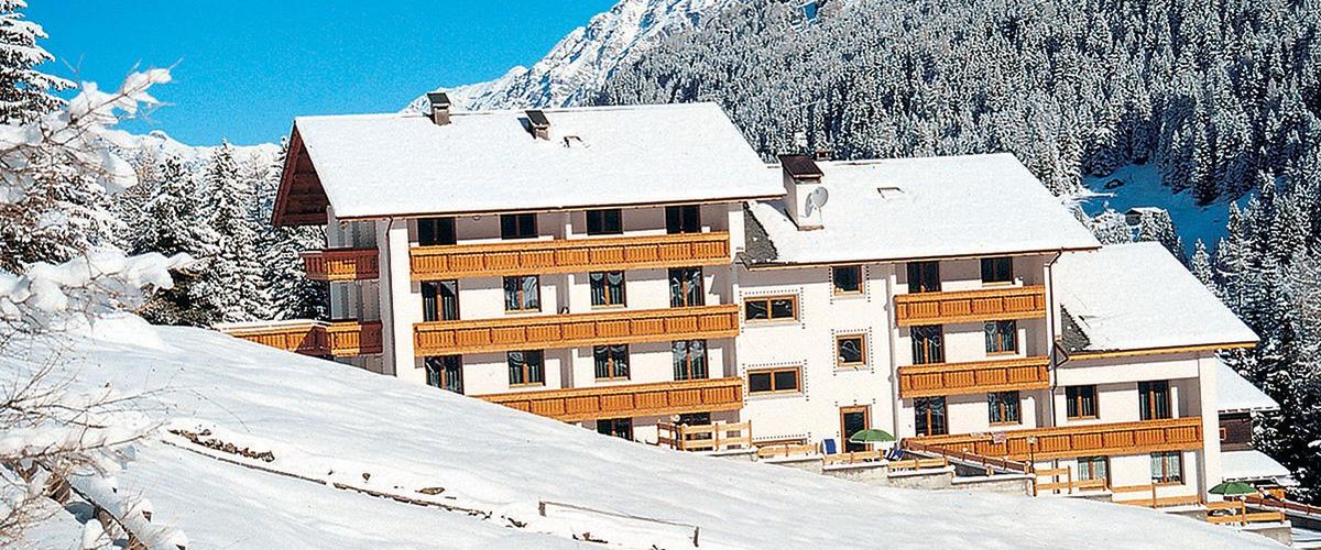 obiekt, budynek główny, teren hotelu