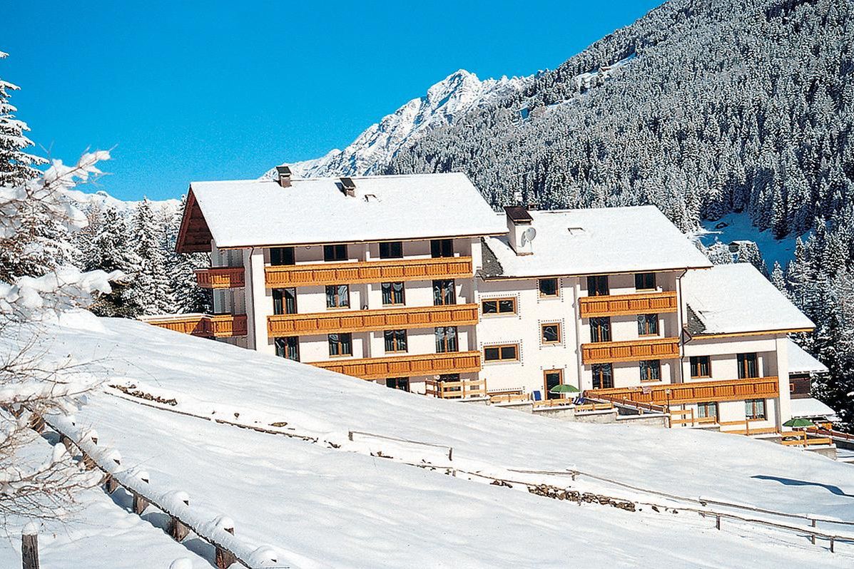 obiekt, budynek główny, teren hotelu